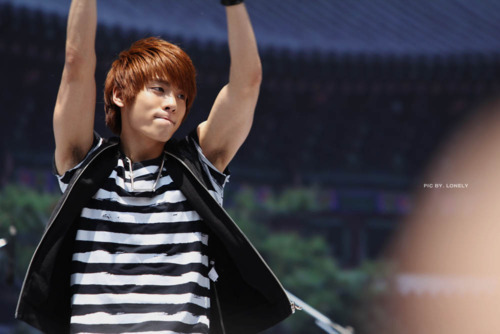 SUPER MUSCULAR JONGHYUN @ 'Walk for the 4th Forbidden Love 110528 