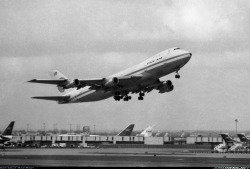 mytrueecolours:  a 747-100 taking off in 1971 