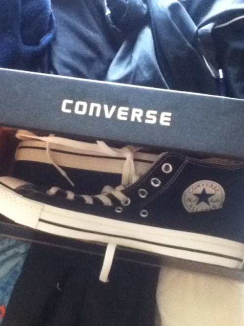 emodude2point0:  I enjoy the smell of converse fresh out of the box.
