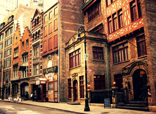 nythroughthelens: 13-15 South William Street/57 Stone Street, a slice of history. Financial District