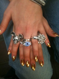 gold-rosebud:   Rita Ora’s Nails and Ring