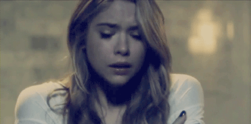  Não estou aguentando mais. Não estou mais aguentando essa vontade de querer te ver, minha vontade de querer te abraçar, de querer te beijar. Não aguento mais essa saudade que sempre ta machucando, essa vontade de chorar, esse medo de te perder mais