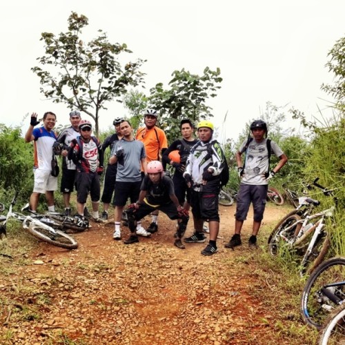 aditbobo: Altitude 915m #ThousandHillsXC #AllMountain #bike #bikes (Taken with instagram)