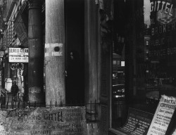 Gittel, NY photo by Roy DeCarava, 1950