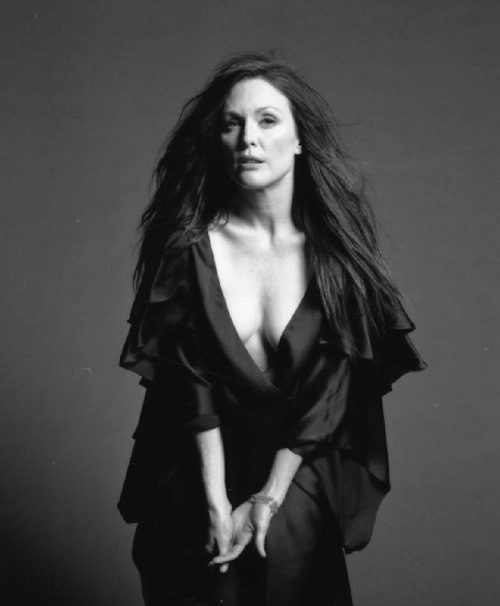 Porn photo bohemea:  Julianne Moore 