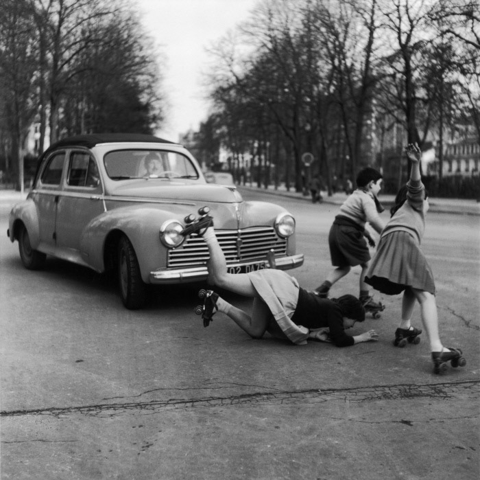 wolves-of-the-calla:  © Robert Doisneau 