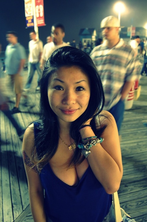 ickymikki:  ickymikki:  Seaside.  Oh hi, it’s me from almost two years ago. =] 
