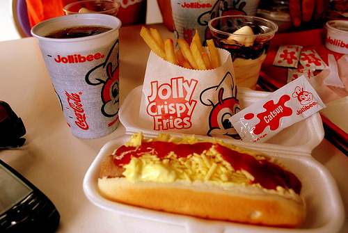 jmarchananella:  ajjlxz:  OH MAAAN, I MISS THIISSSS! :(((((((((((((  JOLIBEE IN CANADA