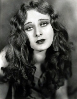 lacontessa:  Dolores Costello, 1920s. (grandmother