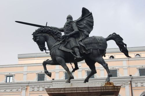 nemoi:Statue of El Cid, Burgos (via stephen_dedalus)