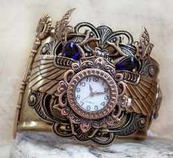 ore-no-fanservice:  pax-caelestis:   Steampunk Watch - Egyptian 3  This watch looks a lot like Marik’s egyptian wings tattoo. SO. MUCH. WANT. &lt;3