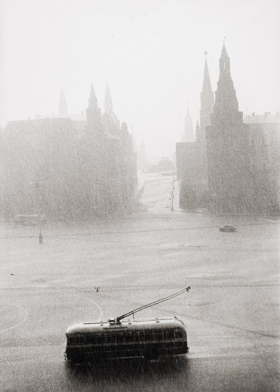 Tram passing the Kremlin on a rainy day photo by Lisa Larsen, ~1956 via:  fans in