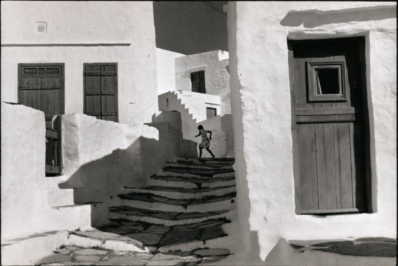 ur-s:   Henri Cartier-Bresson Sifnos, Greece, 1961 From Henri Cartier-Bresson Photographer