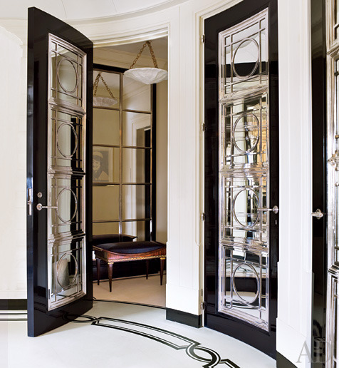 sweetsuitechic:  Mirrors take on this persona of being luxurious and almost decadent.