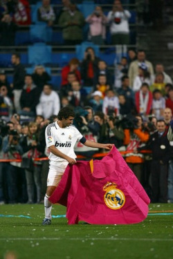 rmlegends:  Raul celebrating 2007 La Liga