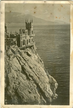 sovietpostcards:  Swallow’s Nest, a Neo-Gothic châteaux fantastique near Yalta (Crimea, Ukraine). 1930s. 