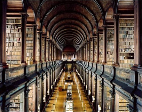 Library at Trinity College (Séc. XVI), Dublin, adult photos