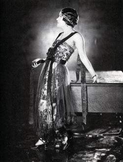 turnofthecentury:  billyjane:Gloria Swanson,1921 by James