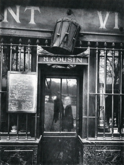 theconstantbuzz:  Au Tambour, 1908 © Eugène