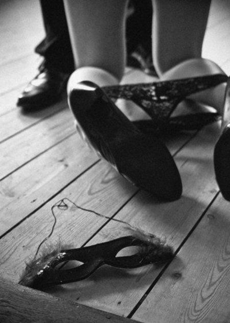 fluidlyswitching:  Losing your anonymity, gaining a new identity My sweet…  ♥♥♥♥♥