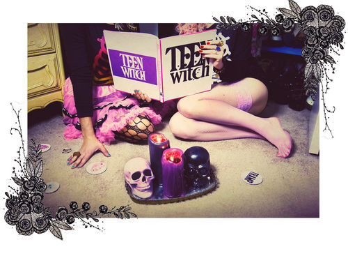 ✿ she's a carnival ✿