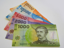 empana:  ¿Los billetes de tu país tienen un color muy poco maricon? Ven a Chile, te esperaremos con los brazos abiertos. 
