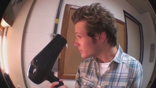 Reasons why I love Dougie Lee Poynter.