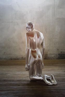 100artistsbook:  Sculpture by Aron Demetz.