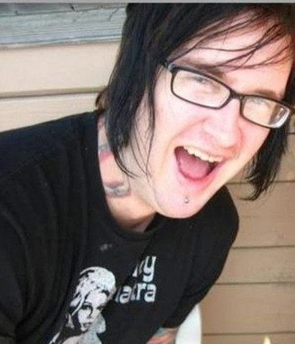 phrasesa7x:  ”Pra sempre sentiremos falta dessa sua alegria!” R.I.P THE REV 