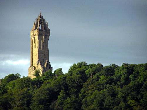 The Wallace Monument, near Stirling Castle, commemorates the actions of William Wallace du