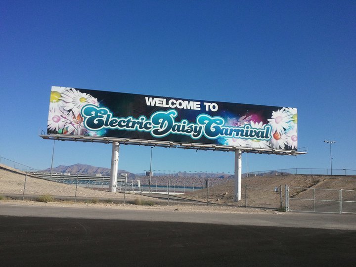 fuckyeahraves:  cant wait to see this when i get to the speedway! 