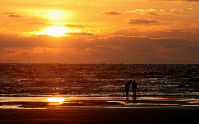 fuckyeahwashingtonstate:  Enjoying The Sunset ~ Ocean Shores, WA by shesnuckinfuts