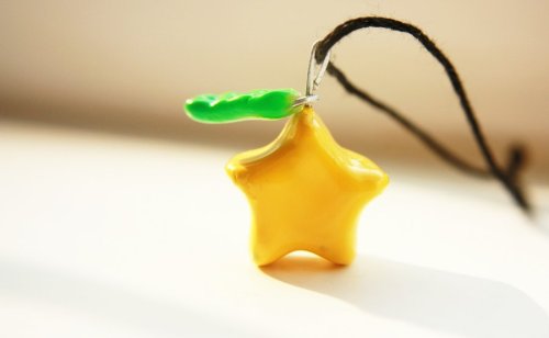 jasmine-blu:  A Paopu Fruit is a star-shaped fruit native to Destiny Islands. It resembles the star fruit. According to legend, “If two people share one, their destinies become intertwined. They’ll remain a part of each other’s lives no matter