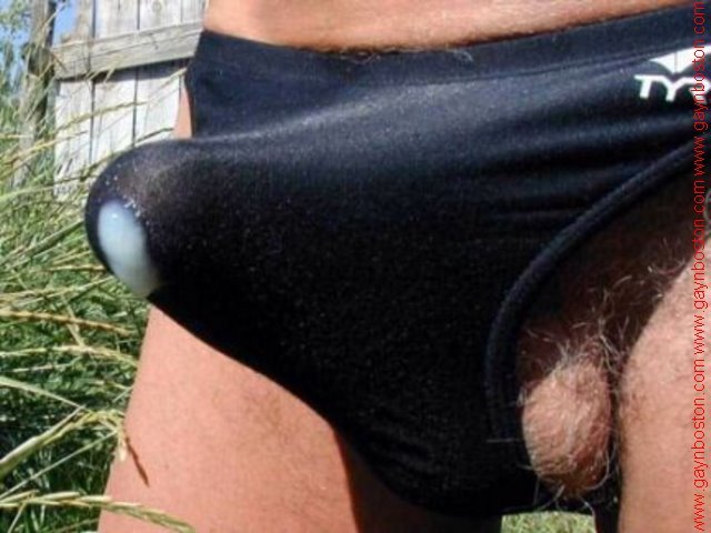 done-in-darkness:  nice leaking bulge… 