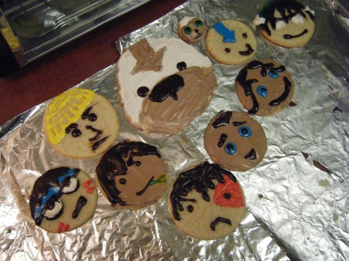 bangarang-bro:ATLA cookies.no regrets.Emileesaurus did help, though I’ve forgotten who made which on