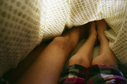 sexisbeautiful:  (by santa.katkute) fuck this is adorable. knobby knees &lt;3 