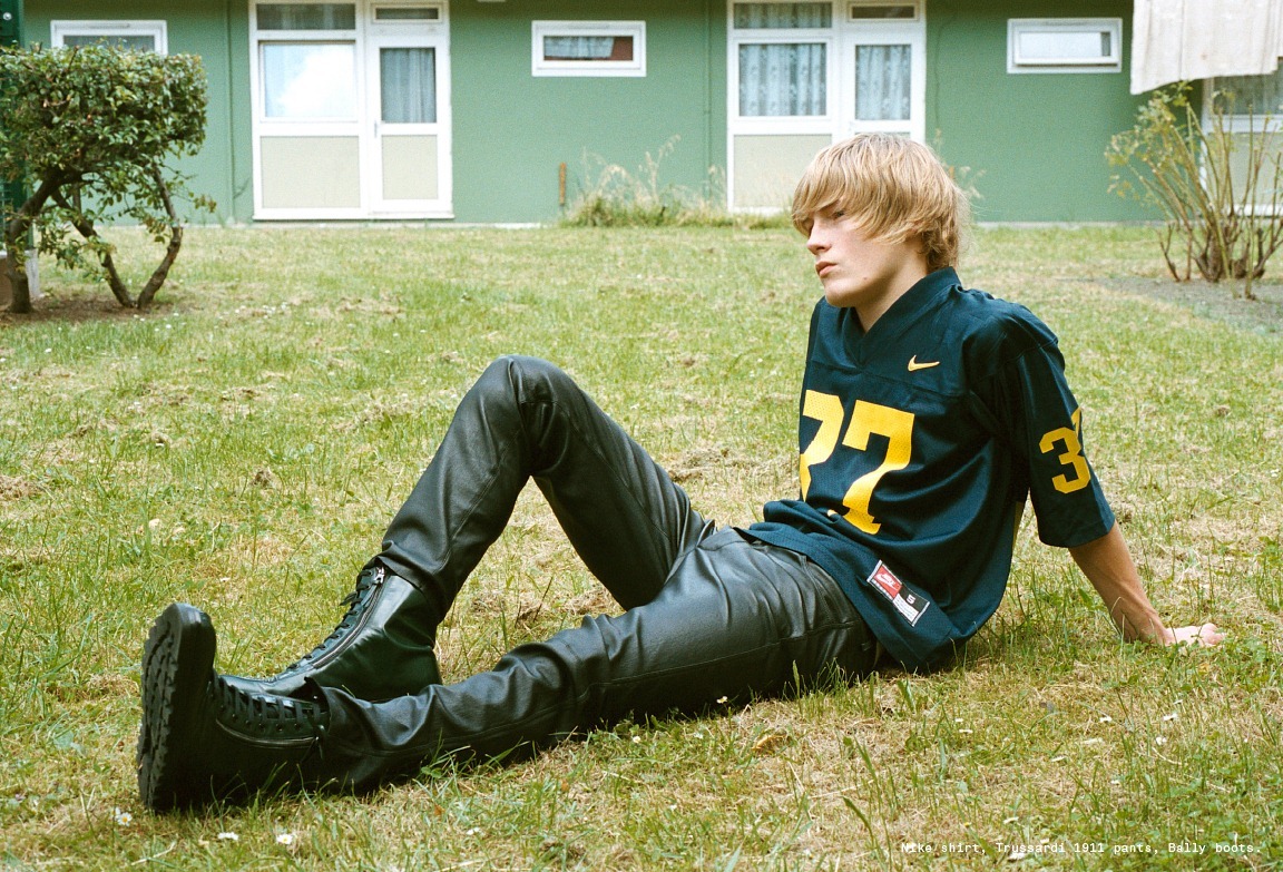 Those boots just need to go up to his knees. Or his chest.