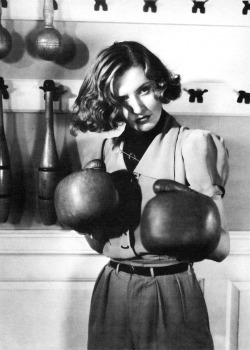 oldfilmsflicker:  Barbara Stanwyck 