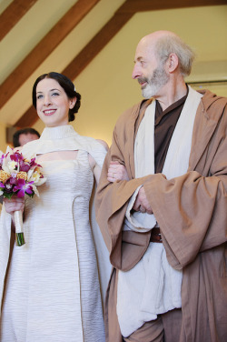 purple-lightsaber:  Most of you have probably already heard about this amazing Star Wars wedding in Australia, but in case you haven’t, go look at the pictures now.  The guests came in costume, R2-D2 brought the ring down the aisle…  perfect. Via