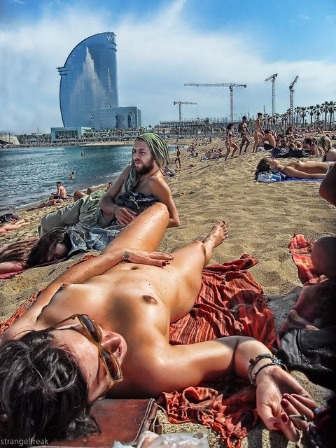 strangelfreak:  (via Strangelfreak in LalaLand)  La Vela&hellip; La Barceloneta&hellip;