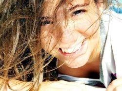 ngfeelings:  Estar solteiro não significa que ninguém quer você, isso só significa que Deus está ocupado escrevendo sua história de amor. 