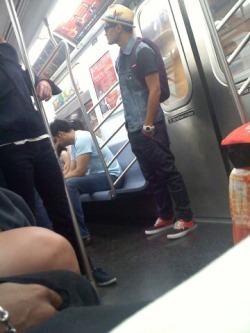 thegirlinbrooklyn:  eunyquebockswithbruno:  So my friend Lyric was on the train in New York Saturday morning and she texted me saying “Omg this guy looks like Bruno Marz LOLZ” and sent THIS picture  when i first looked at this, i thought it was him