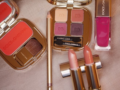 cuppycake143:
“ D&G summer 2011 makeup collection :)
”