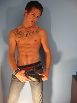 hotboysinjeans.tumblr.com post 6399476140