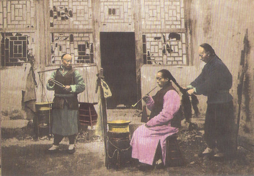 heychel: Plaiting pigtails Before Qing Dynasty, people of Han nationality had all along bound their 