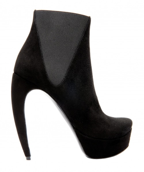 sabrinasuggests: A designer to watch!! Banana shaped sky-high heels by Walter Steiger for his Autumn