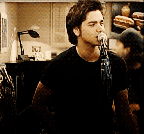 Reblog if you had a thing for Uncle Jesse on Full House