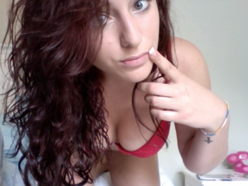 greyskies-decievingeyes:  slutty picture of me before I go for a smoke uh ohhhhh ;)