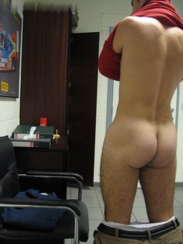 gaybuttsexistheway2go:  tonysnead08:  homoeroticguys:  id like to walk in and see this  Pleasant surprise!!  ^definitely! this dude has such a cute butt….ugh i love boys cant get over it ;) 