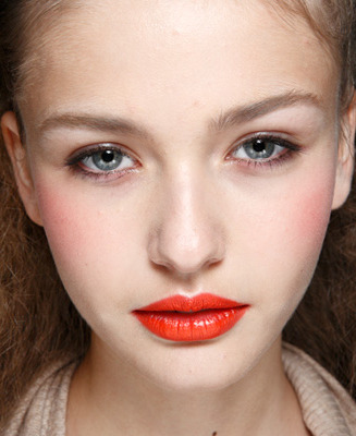 Beautiful Red-Coral Lips with Subtle Makeup